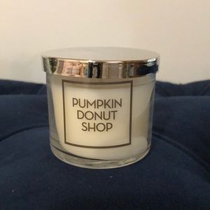 Bath & Body Works 4oz candle - Pumpkin Donut Shop